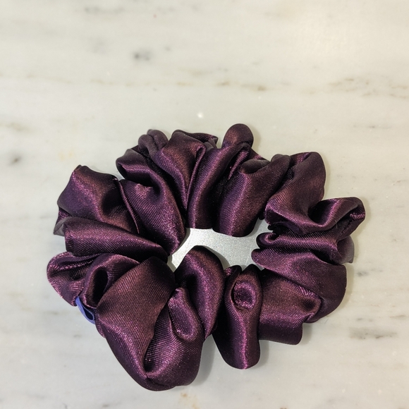 Amiga Mia small purple satin scrunchie hand crafted - Picture 3 of 6